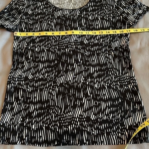 NWT Simply Vera Vera Wang Print Scoopneck Blouse Women’s XS Black Abstract - Picture 9 of 10